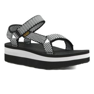 TEVA Flatform size 8